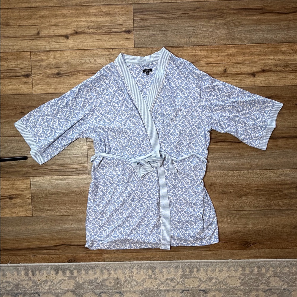 short Aria floral romantic lightweight 3/4th sleeve whimsical wrap robe - Picture 3 of 9